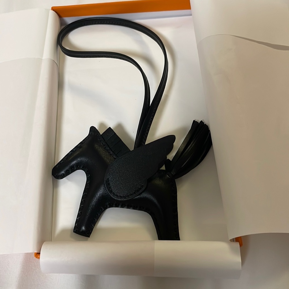 Charm Sac Rodéo Hermès – Taille PM – Cuir Agneau Noir/sienne/or – Occasion